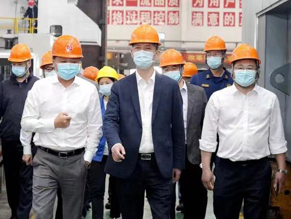 市政府黨組成員、新區(qū)黨工委副書記錢洪文蒞臨我司考察指導.jpg